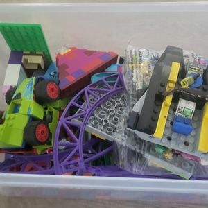 Bin of lego mixed from many sets 200+pc